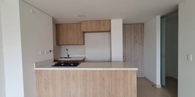 Se arrienda hermoso apartamento en el municipio de Rionegro, en el sector San Antonio de Pereira, . Este apartamento cuenta con una excelente ubicacion. Ademas, se encuentra cerca de supermercados, colegios y hospitales, lo que lo convierte en una opcion ideal para quienes buscan comodidad y accesibilidad. El apartamento es perfecto para vivir de manera tranquila, pero con todo lo necesario al alcance, ya que cuenta con 3 banos, dos de ellos privados para cada habitacion. Contactanos para mas detalles!