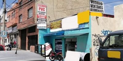 Lote grande de uso mixto ubicado en zona comercial de la ciudad, cerca a vías de acceso y transporte publico