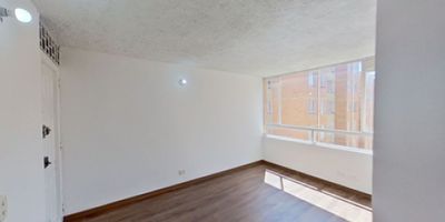 Apartamento 4o  piso, ubicado en el  Conjunto Yerbabuena, Barrio  San Mateo, por la avenida Terreros. Cuenta con un área de 44 m2 y consta de sala-comedor, cocina, dos (2) alcobas, baño  y zona de ropas.

Cerca a avenidas principales como la 9a  y Terreros,  transporte público,  colegios, comercios de barrio.

