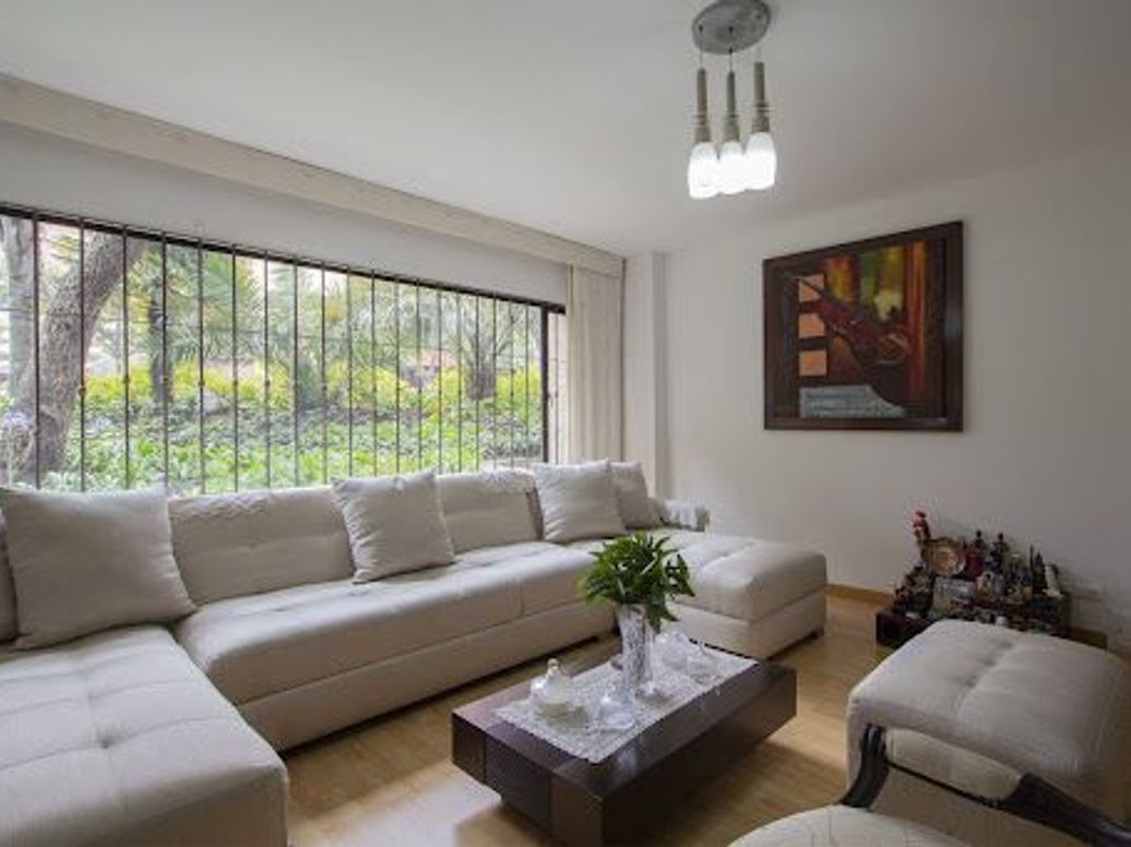 Apartamento de 3 alcobas en venta en El Nogal, Bogotá, 135 m² · foto 2 de 18