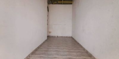 $1700,000 IVA20MT1 nivel1 salónPuerta vidrieraAltura 3.5mtSprinklers contra incendiosPiso en cerámicaMall con portería 24hrasParqueadero comúnBaños públicos                                                                        