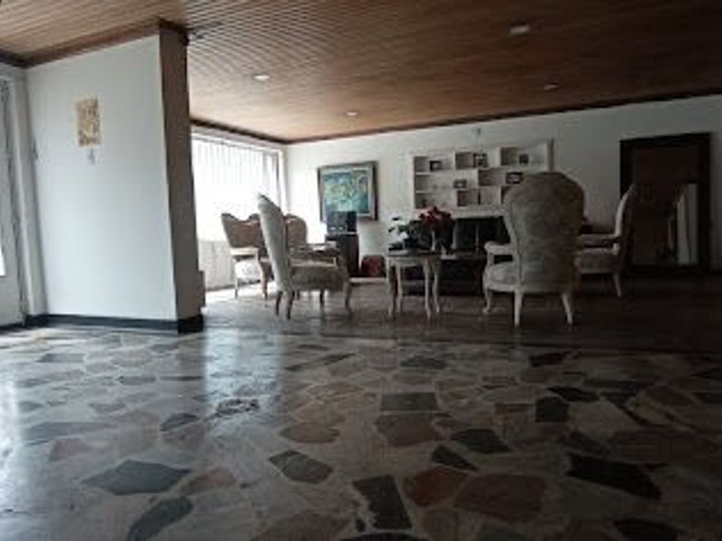 Casa de 6 alcobas en venta en Teusaquillo, Bogotá, 560 m² · foto 2 de 17
