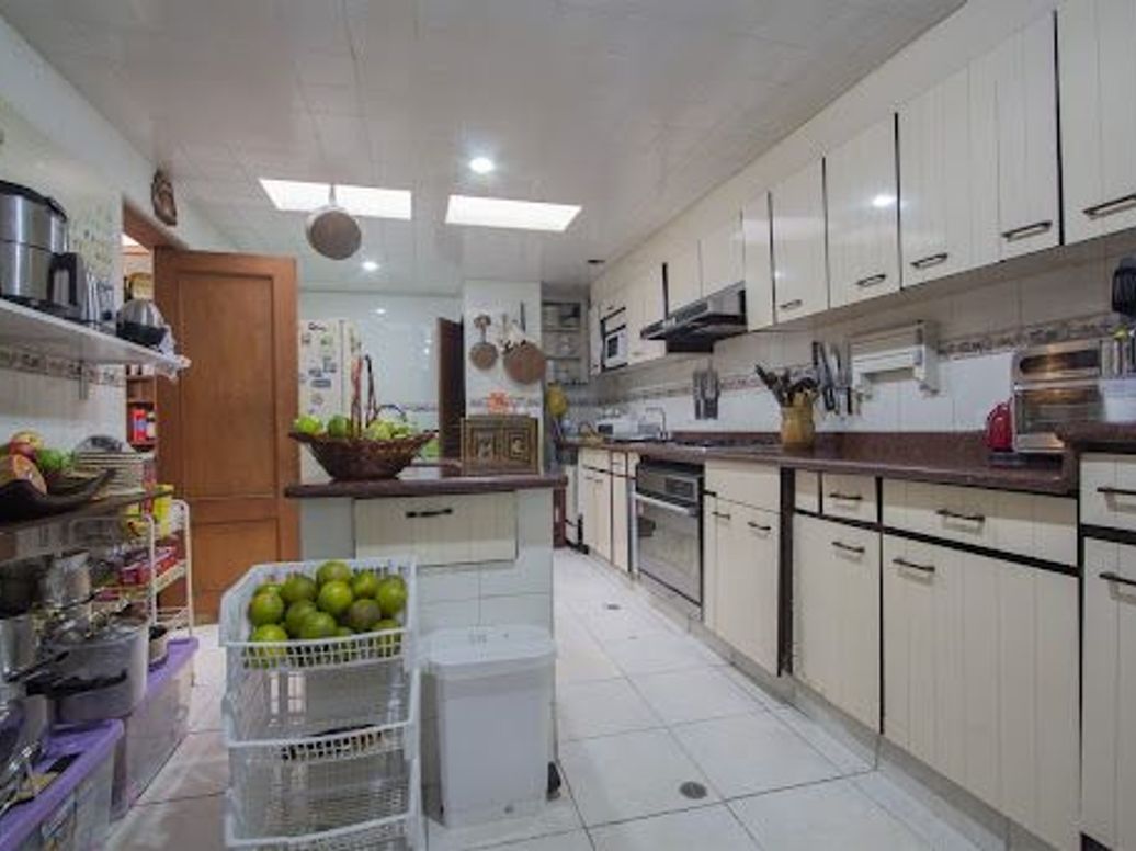 Apartamento de 2 alcobas en venta en Chico, Bogotá, 221 m² · foto 10 de 20