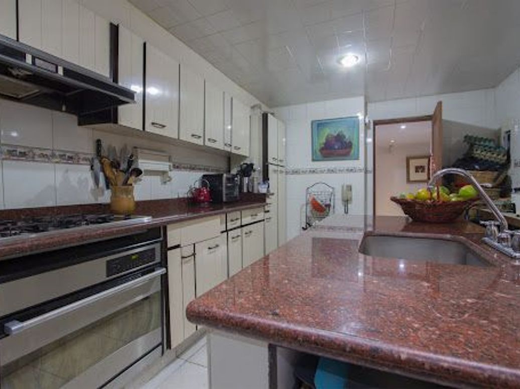 Apartamento de 2 alcobas en venta en Chico, Bogotá, 221 m² · foto 11 de 20