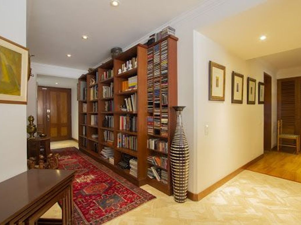 Apartamento de 2 alcobas en venta en Chico, Bogotá, 221 m² · foto 3 de 20