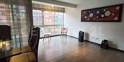 Vive en un espacio moderno, cómodo y con ubicación estratégica en Bogotá. Este apartamento de 85m2. 77.18 m2 de área privada. cuenta con todo lo que necesitas 3 habitaciones mas estudio, 2 Baños completos, Sala comedor con balcón y excelente iluminación, con vista exterior, cocina integral moderna, zona de ropas independiente y un parqueadero descubierto privado. Ubicación privilegiada en el barrio Nueva Castilla sector Tintal, localidad Kennedy, cerca de colegios y de la universidad la Agustiniana, Avenidas principales Av. Cali, Av. Boyacá, Américas, Calle 26, la Esperanza y Guayacanes. Centro comerciales Multiplaza, Tintal, Hayuelos y El Edén. Una zona con alta proyección, y excelente conectividad y rodeada de todo lo que tu familia necesita.