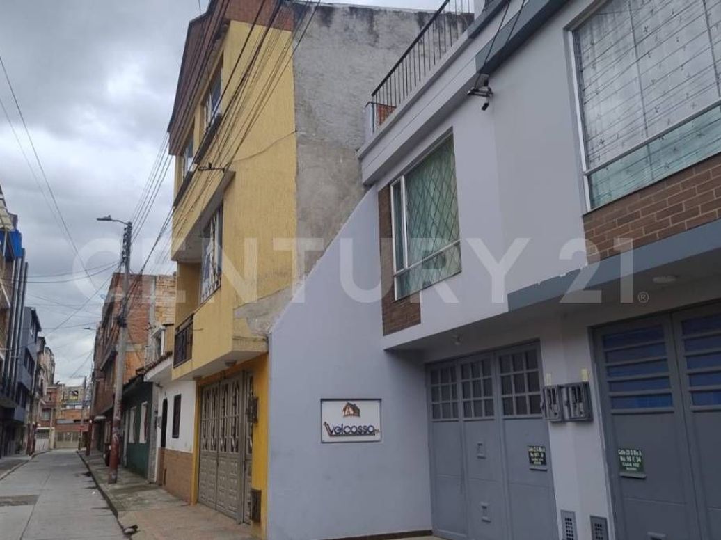 Casa de 3 alcobas en venta en Capellanía, Bogotá, 131 m² · foto 2 de 16
