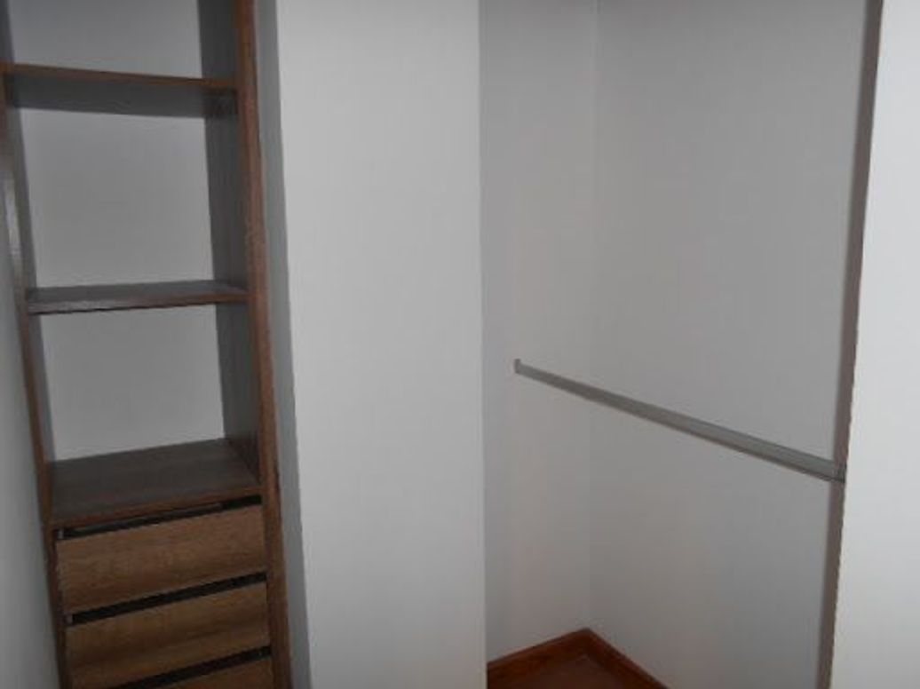 Apartamento de 3 alcobas en venta en Los Rosales, Bogotá, 165 m² · foto 8 de 13