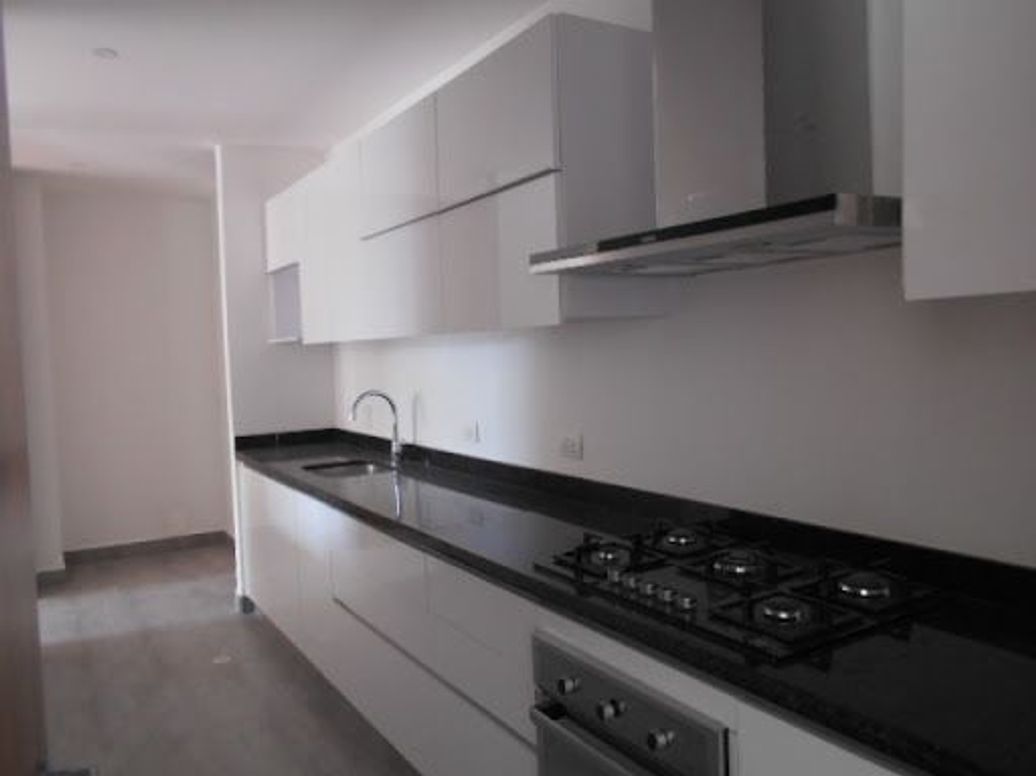 Apartamento de 3 alcobas en venta en Los Rosales, Bogotá, 165 m² · foto 9 de 13