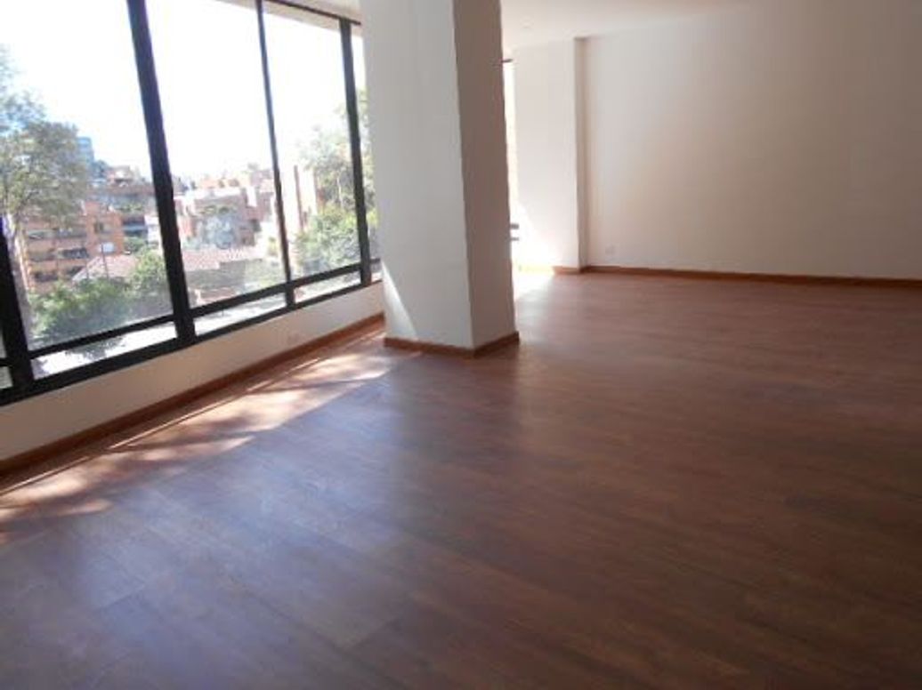 Apartamento de 3 alcobas en venta en Los Rosales, Bogotá, 165 m² · foto 2 de 13