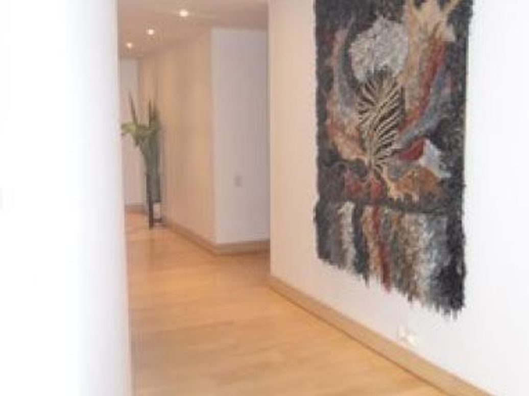 Apartamento de 2 alcobas en venta en Los Rosales, Bogotá, 300 m² · foto 6 de 20