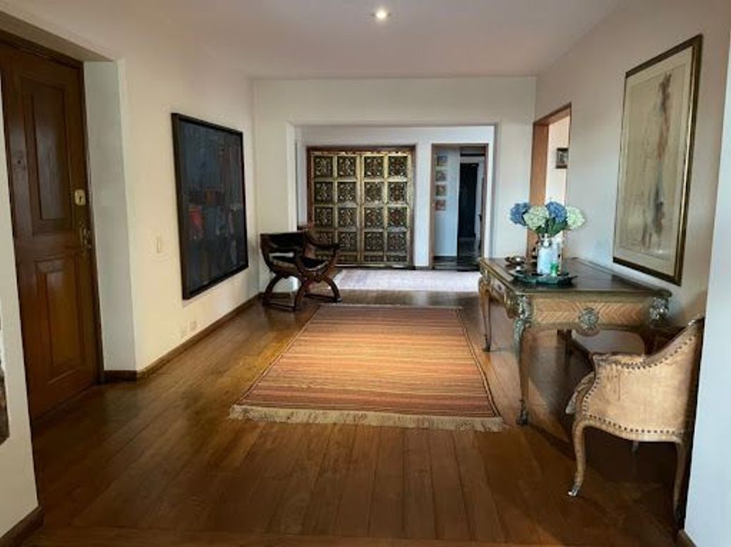 Apartamento de 3 alcobas en venta en Los Rosales, Bogotá, 517 m² · foto 6 de 20