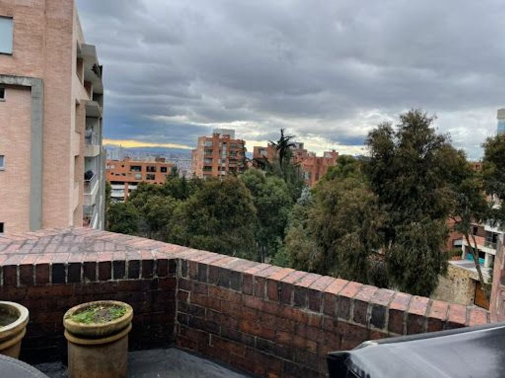 Apartamento de 3 alcobas en venta en Los Rosales, Bogotá, 517 m² · foto 2 de 20