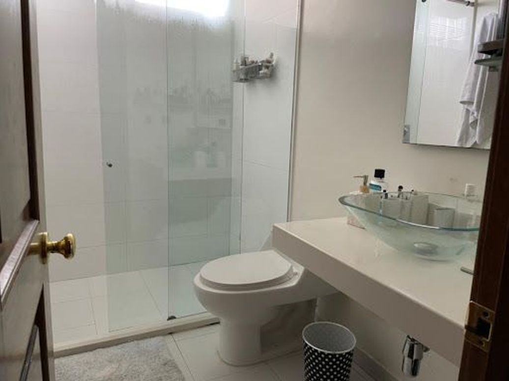 Apartamento de 4 alcobas en venta en Los Rosales, Bogotá, 300 m² · foto 12 de 20