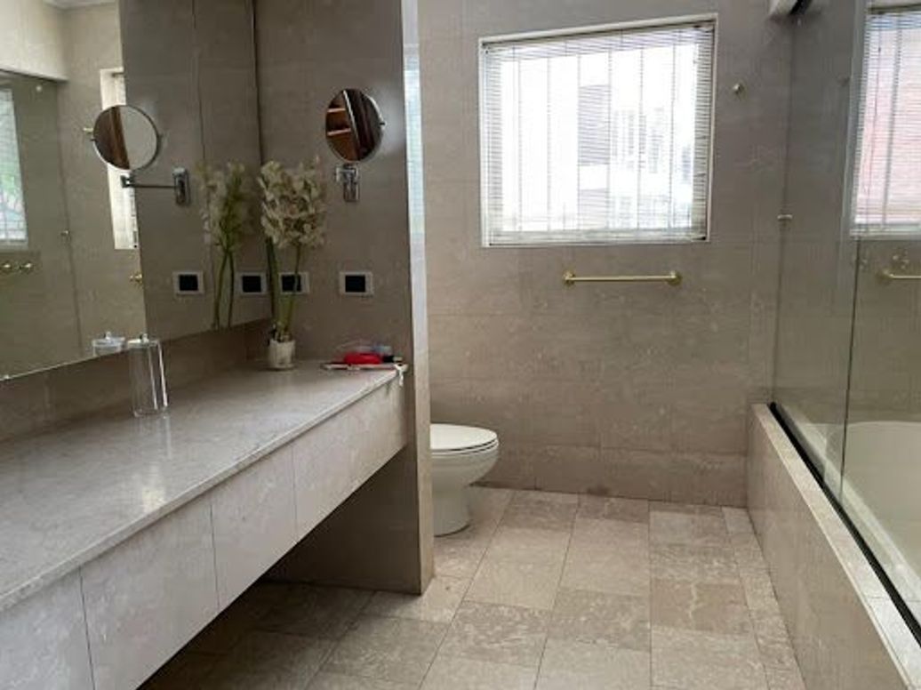 Apartamento de 4 alcobas en venta en Los Rosales, Bogotá, 300 m² · foto 18 de 20