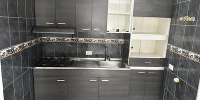 Rento apto segundo piso, barrio buenos aires, cuanta con dos habitaciones y un baño, sala comedor, cocina y patio, (servicios incluidos) 3215819388