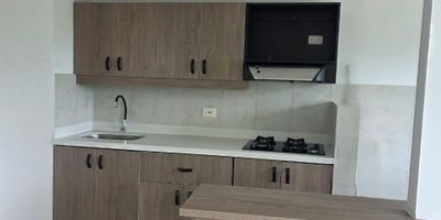 Venta de Apartamento en Rodeo Alto – Unidad Completa

Se vende moderno apartamento de 65 m² ubicado en el sector residencial de Rodeo Alto, completamente remodelado y con excelente distribución.

El inmueble ofrece:

3 habitaciones con óptimos espacios.

2 baños completos.

Sala-comedor amplia con salida a balcón y vista exterior.

Cocina tipo americano funcional.

Zona de ropas independiente.

Parqueadero privado.


La unidad residencial es completa, con excelentes zonas comunes para disfrutar en familia y con todas las comodidades de un entorno seguro y tranquilo.

???? Ubicación estratégica en Rodeo Alto, con fácil acceso a transporte público, comercios y servicios.

$380.000.000