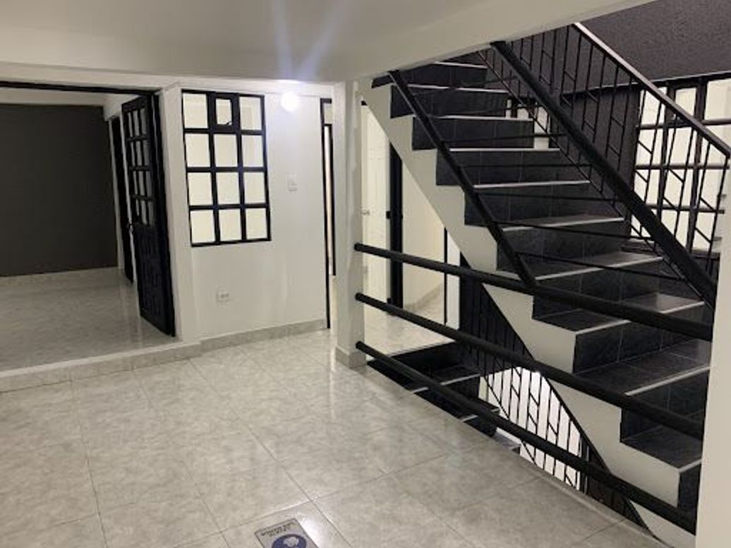 Casa de 20 alcobas en venta en Teusaquillo, Bogotá, 650 m² · foto 9 de 20