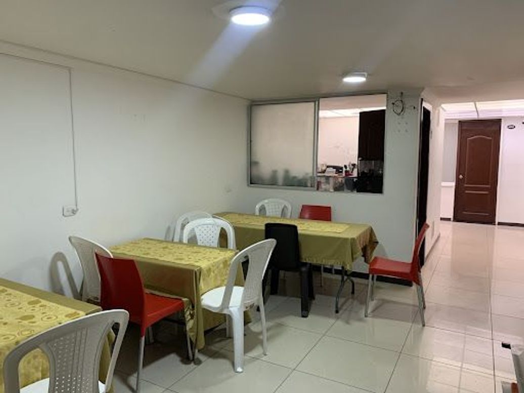 Casa de 17 alcobas en venta en Quinta Paredes, Bogotá, 645 m² · foto 4 de 10