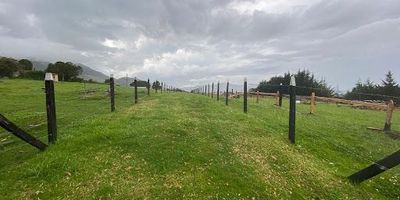 Lote grande ubicado en La Calera para construcción de vivienda campestre, ubicado cerca a al municipio, vias principales y transporte publico.