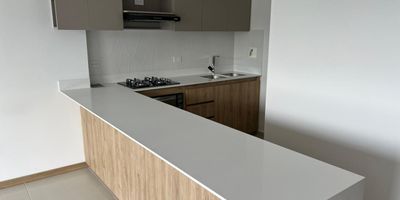 Cocina Integral Balcón Cuarto Útil Hall Zona Ropas Ascensor Juegos Jacuzzi Portería Piscina Salón Social Zonas Verdes Gimnasio Alcobas 3 Baños 2 Closets 2 Vestier 1 Parqueadero Cubierto 1 Horas Portería 24 HORAS Parqueadero Doble Paralelo Parqueadero De Visitantes Shut De Basuras Piso Número13