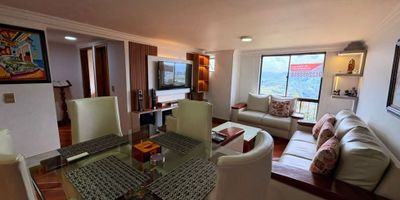 Venta  de Hermoso apartamento duplex sobre la avenida principal de Campohermoso, cerca al centro y a universidad de Manizales.

Con un área de 120m² distribuidos en  4 amplias alcobas, dos baños completos, 1 social, maravillosa vista, modernos acabados, cocina Integral, zona de ropas, cocina con  espacios ventilados. Todos los cuartos cuentan con amplios closet,  pisos en madera y  ceramica, excelente transporte publico.

¡Contáctanos y agenda tu cita al 3122092858!