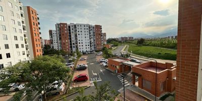 Descubre este elegante apartamento en , con 3 habitaciones y 2 baños. Con una superficie de 58 metros cuadrados, este inmueble ofrece comodidad y estilo en cada rincón. Su ubicación privilegiada lo convierte en una excelente opción para vivir. No pierdas la oportunidad de adquirir este maravilloso espacio. ¡Contáctanos ahora para más información! JOSE VIDAL CARDONA - Numero: 3173268031