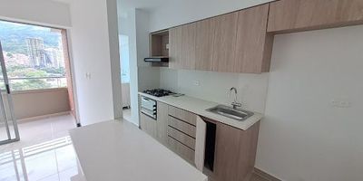 Apartamento en arriendo con gran cercanía a puerta del norte, bello. tiene una ubicación privilegiada en un sector con alto desarrollo residencial, cerca a vías principales, centros comerciales, parques y una amplia oferta gastronómica. el inmueble tiene una excelente distribución de 70 m2, con 3 habitaciones, 2 baños y 1 parqueadero y cuarto útil en un conjunto residencial con vigilancia las 24 horas, brindándote seguridad y tranquilidad. no pierdas la oportunidad de vivir en este maravilloso lugar. ideal para familias o parejas que buscan vivir en un lugar tranquilo y seguro. llámenos para agendar una cita y conocer este maravilloso apartamento. Inmueble disponible para empalme.