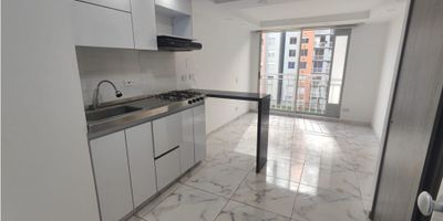 ? Club House Piso 17: Confort y Rentabilidad en Bogotá

? Disponible: 1 de Enero de 2026

Ubicación estratégica, amenidades de lujo y alta valorización. Ya sea para vivir o invertir, este apartamento de 32.08 m² es la decisión inteligente.

✅ VALOR AGREGADO (Arrendatario e Inversionista)


 
 Estilo de Vida Resort: Disfruta de Piscina, Gimnasio, Zonas Húmedas, BBQ y Coworking. ¡Vivir aquí es vivir en un club!
 
 
 Eficiencia & Ahorro: Estrato 3 (servicios económicos) con acabados de Estrato 5. Administración incluida y parqueadero comunal.
 
 
 Ubicación Clave: Conexión inmediata a Av. Américas, NQS y Calle 13.
 
 
 Rentabilidad (Inversionista): Activo de baja vacancia y alta demanda gracias a sus amenidades y acabados modernos.
 


? PROCESO DE ARRENDAMIENTO DIGITAL

Sin papeleo innecesario. Rápido, seguro y transparente con Bienes Raíces Libertad.

Requisito Único de Ingresos:

Tanto el Arrendatario como el Deudor Solidario deben demostrar ingresos por el doble (2x) del canon.

Tu Ruta Express:


 
 ⚡ Paso 1 - Inicia Ahora: Realiza el pago del estudio ($50.000 COP) y envía el soporte. ¡No necesitas enviar documentos para empezar!
 
 
 ? Paso 2 - Tecnología de Punta: Iniciamos el estudio con sistema biométrico avanzado.

 
  
  Nota: El envío de documentos adicionales estará sujeto a solicitud de la aseguradora.
  
 
 
 
 ✍️ Paso 3 - Formalización: Paga el 10% del canon por Derechos de Contrato (incluye elaboracion, firma electrónica certificada e inventario digital).
 
 
 ? Paso 4 - Entrega: Paga el saldo restante y recibe tu hogar.
 



⚠️ SEGURIDAD: Todos los pagos se realizan exclusivamente a las cuentas corporativas de Bienes Raíces Libertad.


? ¡Agenda tu visita o inicia tu estudio biométrico hoy mismo! Contáctanos.
