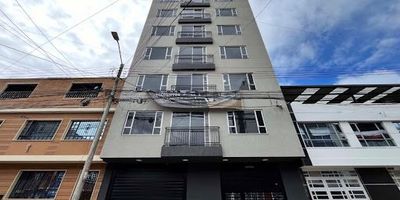 Excelente apartamento interior para estrenar de 50m2 de área en estrato 3, ubicado en 2do, 4to o 6to piso. Tiene 2 alcobas con closet, 1 baño, sala comedor, cocina abierta y zona de ropas. El edificio cuenta con ascensor y terraza comunal, no tiene vigilancia. Qué esperas, agenda una visita y conócelo!