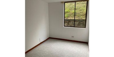 VENTA  APARTAMENTO PEREIRA SECTOR CUBA 

Venta apartamento sector pereira cuba  ubicado en conjunto cerrado en un excelente sector cerca a transporte publico , colegios ,droguerias .

Este apartamento cuenta con 77 m2 distribuidos en :

2 habitaciones 

sala comedor -cocina integral 

habitacion de servicio + baño 

zona de ropas 

salon comunal 

kiosko 

PARQUEADERO DESCUBIERTO 
