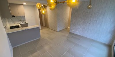 VENDO hermoso y lujoso apto , en el norte de barranquilla, se encuentra cerca a centros comerciales, parques, supermercados, colegios, iglesia, rutas de buses.