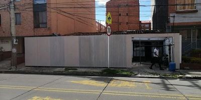 Lote en venta en Mazurén, Bogotá, Cundinamarca. Con 339.76 m² de área, este inmueble de estrato 5 tiene alto potencial para uso residencial. Su ubicación en la Calle 150A ofrece cercanía a vías de acceso principales y facilidad de transporte. El precio de venta es de $1.300.000.000. Para más información, contáctenos vía WhatsApp, solicite que le contacten o vea nuestros teléfonos.