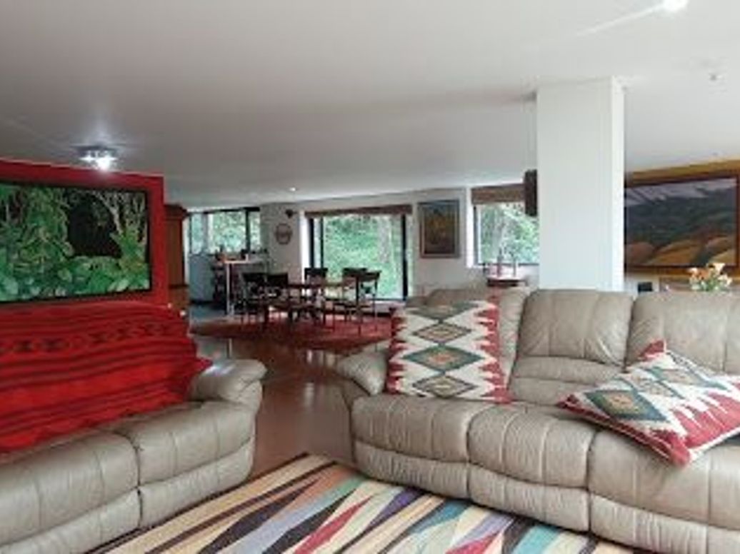 Apartamento de 3 alcobas en venta en El Refugio, Bogotá, 263 m² · foto 5 de 19
