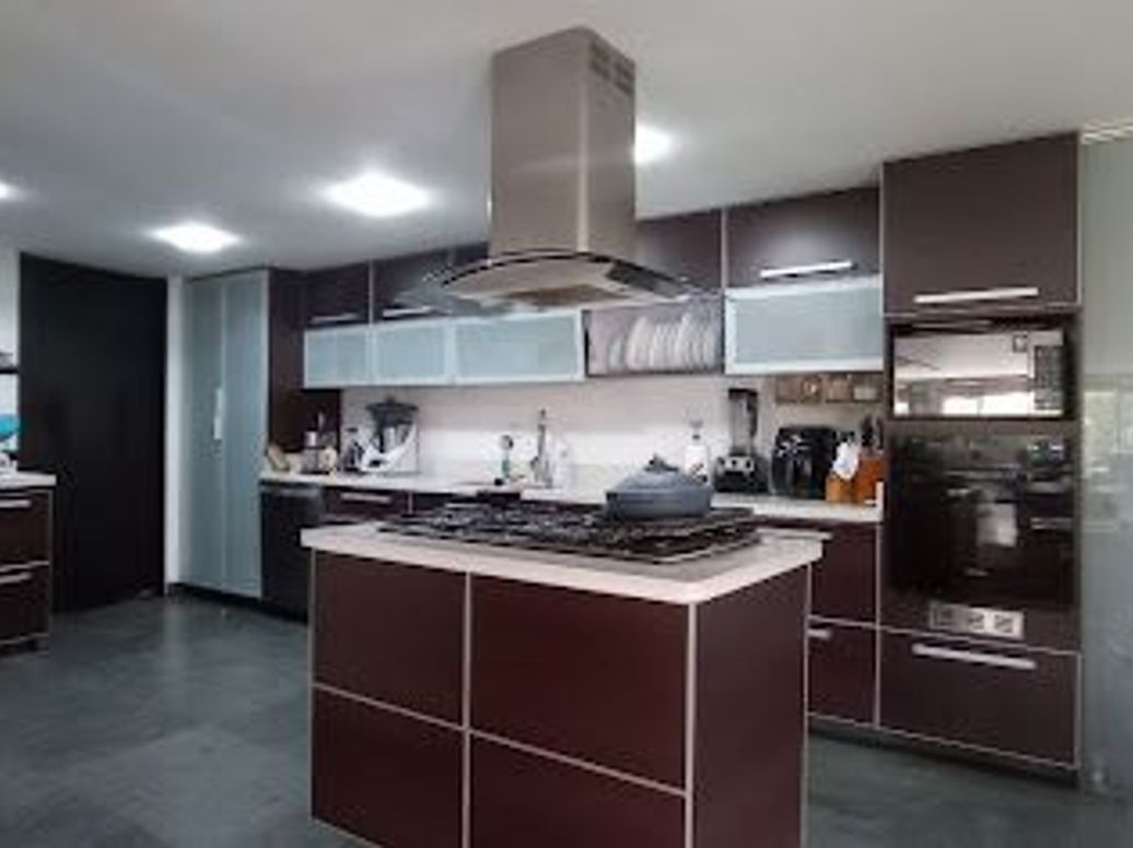 Apartamento de 3 alcobas en venta en El Refugio, Bogotá, 263 m² · foto 7 de 19