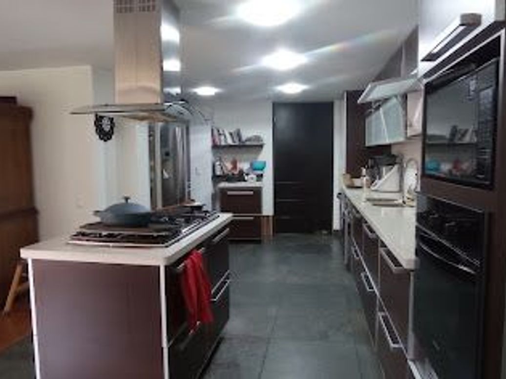 Apartamento de 3 alcobas en venta en El Refugio, Bogotá, 263 m² · foto 8 de 19