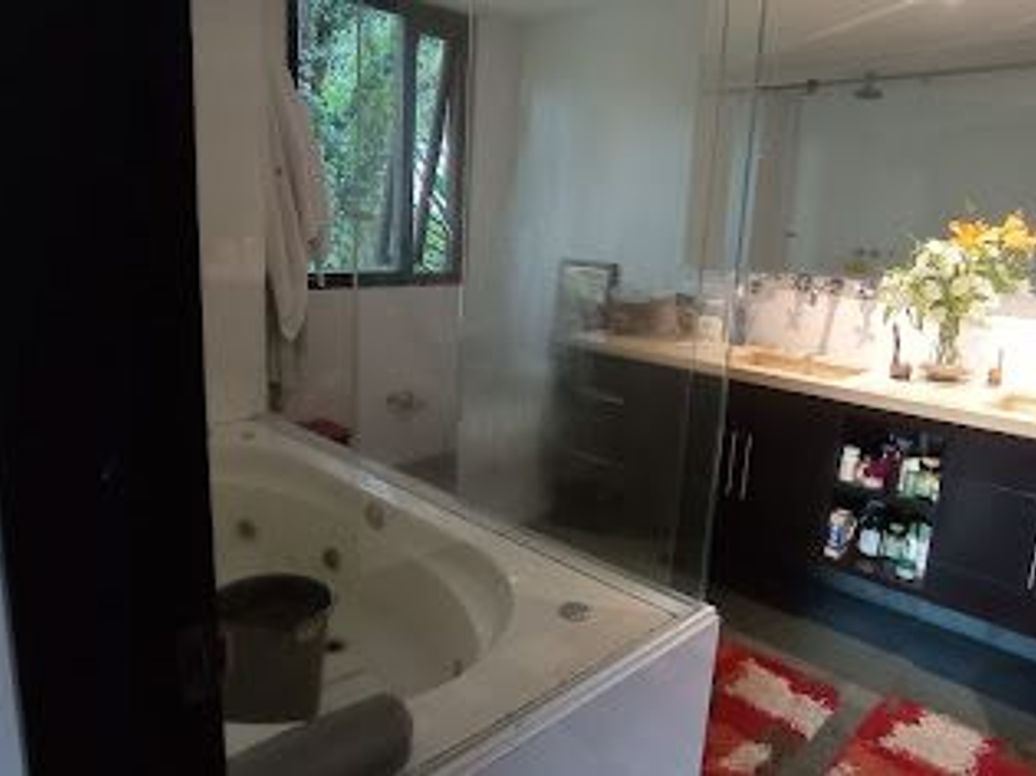 Apartamento de 3 alcobas en venta en El Refugio, Bogotá, 263 m² · foto 13 de 19