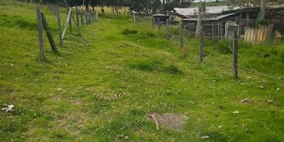 Lote en venta en La Calera, Cundinamarca. Este lote urbano de 464.47 m² ofrece una excelente ubicación y fácil acceso, ideal para su proyecto de construcción. Situado en el barrio La Calera, cuenta con disponibilidad de transporte cercano y una agradable vista. Un predio con 6 años de antigüedad en una zona de estrato 3, listo para desarrollar. Para más detalles sobre este lote en La Calera, contáctenos vía WhatsApp, pida que le contacten o vea nuestros teléfonos.