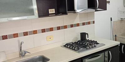 Cómodo y amplio apartamento, ubicado en un piso 14. Ideal para una familia, amigos o pareja que busque comodidad y buena ubicación, cerca de supermercados y con excelente acceso a rutas de transporte público.

No pierdas esta excelente oportunidad. Contáctanos para más información o agendar tu cita. Tu nuevo hogar te está esperando.