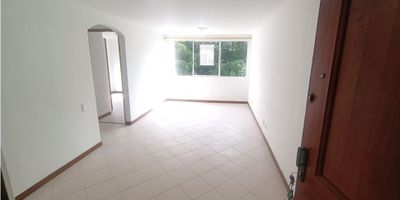 32gp92416 Arriendo hermoso apartamento en Belén - Las Violetas, área 47 mtr2, 2 alcobas todas con closet, baño social, sala comedor, cocina integral con red de gas, calentador de paso, zona de ropas, piso en ceramica, parqueadero, cuarto útil, estrato 4, piso 10. 

Urbanizacion con portería 24 horas, piscina, cancha múltiple, salón social, zona de juegos, BBQ, parqueadero de visitantes, ,  horas.  Cerca a la Universidad de Medellín.
