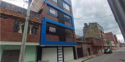 Se arrienda aparta estudio 203 para estrenar en el Edificio San Germán – Villemar.

Cuenta cocina integral y espacio de sala comedor, una habitacion con closet superior y mesas de noche, baño completo y zona de lavanderia. Pisos en ceramica y calentador.

El edificio está ubicado cerca del Parque Villemar, Carrera 97, Avenida del Ferrocarril, Calle 17 y Parque Central de Fontibón. En sus alrededores encontrarás paradas del SITP, zonas verdes y vías principales de fácil acceso.

Nota: TIENE POSIBILIDAD PARA PARQUEADERO DE UNA MOTO (valor adicional)
