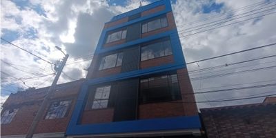 Se arrienda aparta estudio para estrenar en el Edificio San Germán – Villemar.

Cuenta con cocina integral y espacio de sala comedor, una habitacion con closet superior y mesas de noche, baño completo y zona de lavanderia, con vista al exterior del edificio. Pisos en ceramica y calentador. 

El edificio está ubicado cerca del Parque Villemar, Carrera 97, Avenida del Ferrocarril, Calle 17 y Parque Central de Fontibón. En sus alrededores encontrarás paradas del SITP, zonas verdes y vías principales de fácil acceso.

Nota: TIENE POSIBILIDAD PARA PARQUEADERO DE UNA MOTO (valor adicional)
