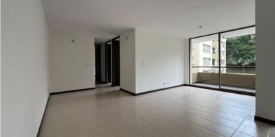 Se Vende Apartamento en Envigado, sector el Señorial 

Área 66 mts2 
Nivel 3

Excelente Ubicación 

Amplios Espacios Distribuidos en 3 Alcobas, 2 baños,sala comedor,  cocina integral, zona de ropas,  balcón, 1 Parqueadero Cuarto Util 

Unidad cerrada, vigilancia 24 horas,  piscina,Gimnasio, Salón social, Cancha Múltiple, juegos infantiles, zonas Verde, zonas residencial
Estrato 4
Admón 378 Mensual 
Precio $ 430 Millones Negociables