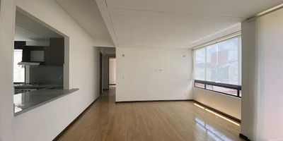 Apartamento lindo con buena  iluminación conjunto cerrado,buen vecindario,excelentes acabados y distribución. Se encuentra ubicado cerca a supermercados ,droguerías ,clínicas .colegios. Buenas vías de acceso y facilidad de transporte