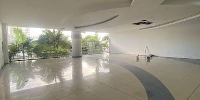 Se arrienda Local Comercial !! ubicado en el sector mas exclusivo de la ciudad, dentro del centro comercial Pereira Plaza, cerca a supermercados como ara y d1, cerca a restaurantes; comodas vias de acceso a transporte público y particular, el local cuenta con 214.58 mts2, ideal para restaurante o zona de juegos infantiles. Contactanos!!