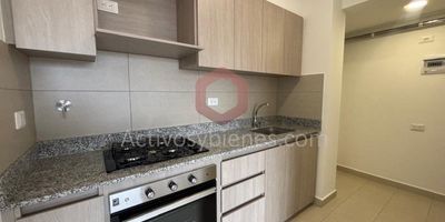 Arriendo apartamento en Rionegro para estrenar, cerca al centro comercial San Nicolás,zona estratégica cerca a todo, con alta valorización,64 m², dos alcobas, dos baños, dos vestier, sala comedor, cocina integral con red de gas, zona de ropas, parqueadero cubierto sencillo y cuarto útil, unidad cerrada, tendrá  zona de mascotas, senderos peatonales, piscinas, salón social, gimnasio, solárium, zona de fogata, zona BBQ y zona de juegos. Arrienda Activos y Bienes, Inmobiliaria experta en administración, arrendamiento y venta de apartamentos, casas, locales, bodegas y oficinas en el Oriente Antioqueño, Medellín y toda el área Metropolitana. Información sujeta a cambios. Las imágenes de muebles, enseres, decoración y demás elementos son una referencia.