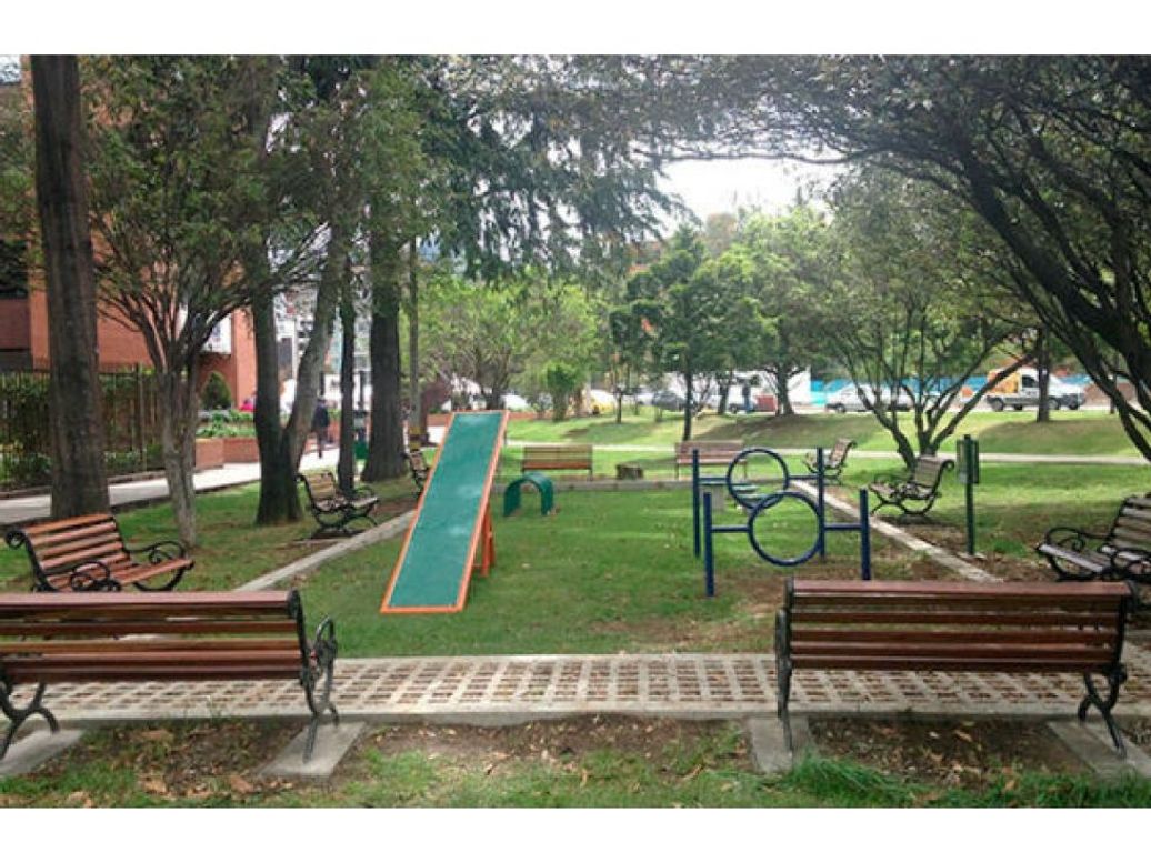 Casa de 3 alcobas en venta en Chico, Bogotá, 210 m² · foto 3 de 5