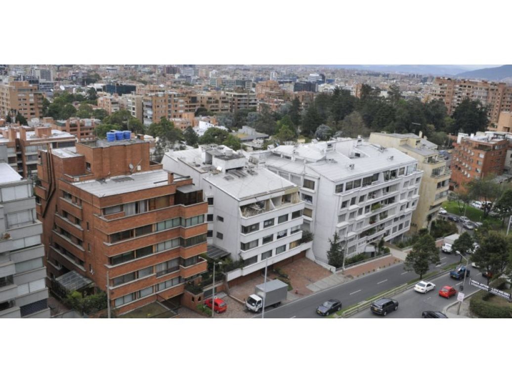 Casa de 3 alcobas en venta en Chico, Bogotá, 210 m² · foto 4 de 5