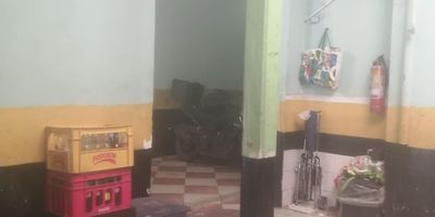 Ubicadísima 
Doscientos treinta y cinco metros de área dos niveles cerca a la Universidad INCA de Colombia y nueva estación del Metro Apta para construcción de vivienda bodega parqueadero centro comercial empresarial

Vías de acceso Carrera novena Carrera decima Carrera trece Calle veintiseis Avenida Caracas Cerca a la estación de Transmileno Calle veintidos

PRECIO DE VENTA MIL CIEN MILLONES PRECIO NEGOCIABLE
