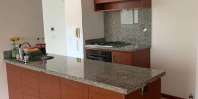 Apartaestudio de 60 m² – Alcoba Independiente – Unidad Cerrada Completa

Moderno y cómodo apartaestudio de 60 metros cuadrados, ideal para quienes buscan funcionalidad, privacidad y acceso a zonas comunes completas en una unidad cerrada.

Características:

Alcoba independiente, brindando mayor privacidad

Cocina abierta e integrada al área social

Espacios bien distribuidos y excelente iluminación

Unidad cerrada con zonas comunes completas: piscina, gimnasio, salón social, zonas verdes y vigilancia 24/7

Canon de arrendamiento: $3.700.000 mensuales

Perfecto para ejecutivos, parejas o personas que valoran la comodidad en un entorno seguro y bien ubicado.
¡Contáctanos y agenda tu visita hoy mismo!